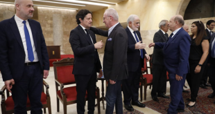 عزوا وزير الإعلام