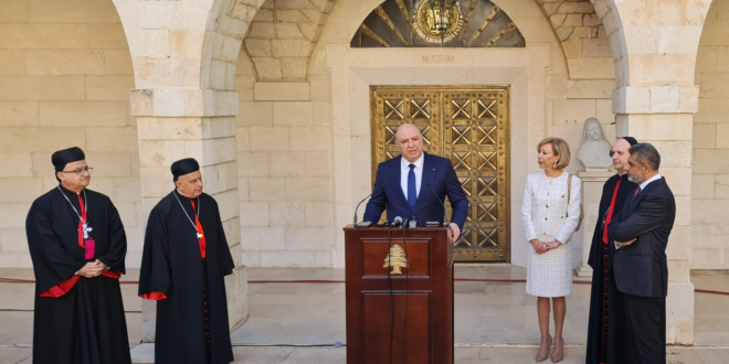 عون قداس عيد الميلاد بكركي