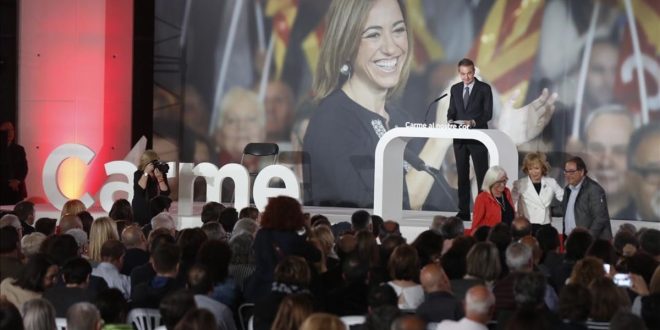 Barcelona 19 4 2017  Homenaje a Carme Chacon en la imagen Zapatero i Fernandez de la Vega con los padres de chacon Foto de Julio Carbo