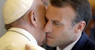 Macron et le Pape Francois