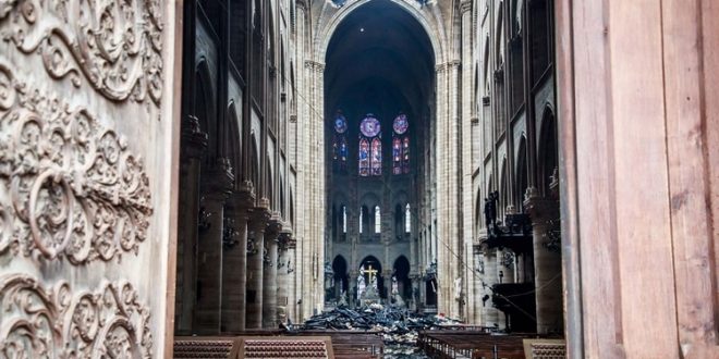 Notre-Dame-Incendio-interior