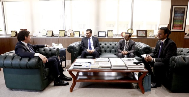 المكاري مع سفير بنغلادش